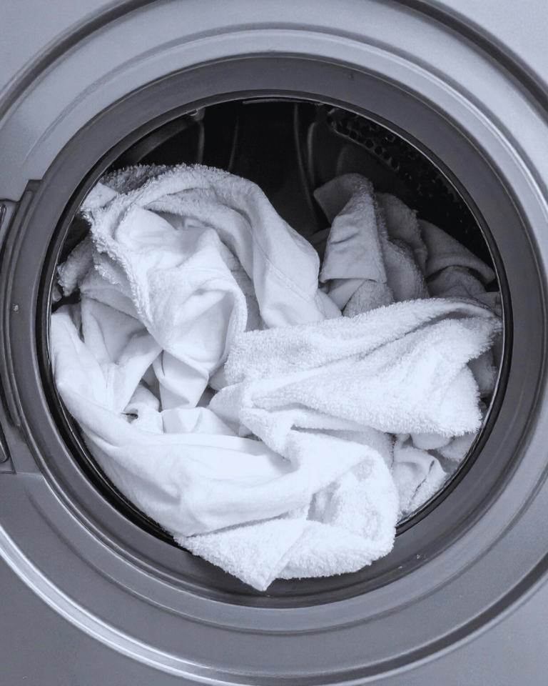 Jak wyczyścić wnętrze pralki – skuteczne sposoby krok po kroku