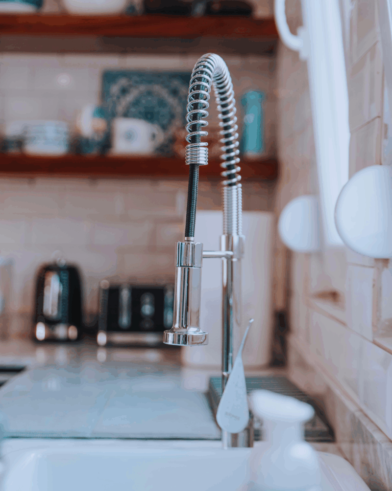 Dzbanki filtrujące i filtry na krany – czy naprawdę warto? Ekologiczne i praktyczne spojrzenie